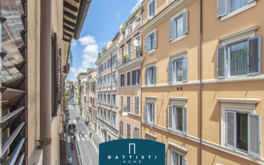 Elegante attico con terrazza nel Rione Monti