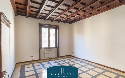 Ad. Piazza Mazzini – Signorile piano alto con cantina
