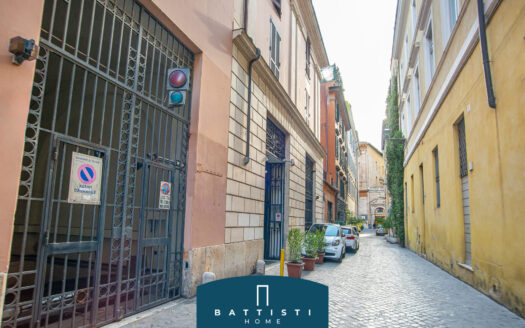 Piazza di Spagna – Rara opportunità di box auto