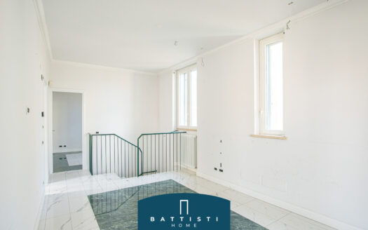 Ad. Piazza Barberini – Attico in posizione di prestigio