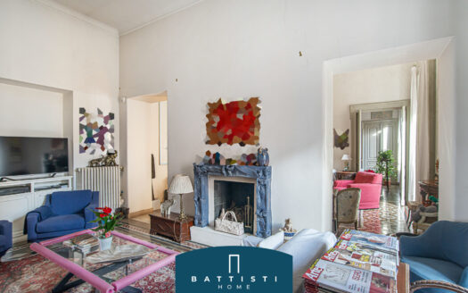 Ad. Largo Argentina – Elegant charming residence
