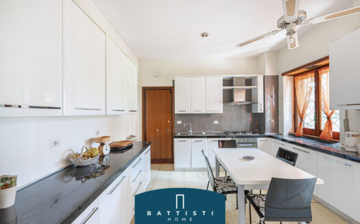 Eur – Appartamento con tre spazi esterni