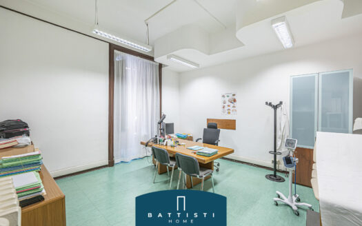 Ad. Piazza Mazzini – Ufficio in contesto signorile